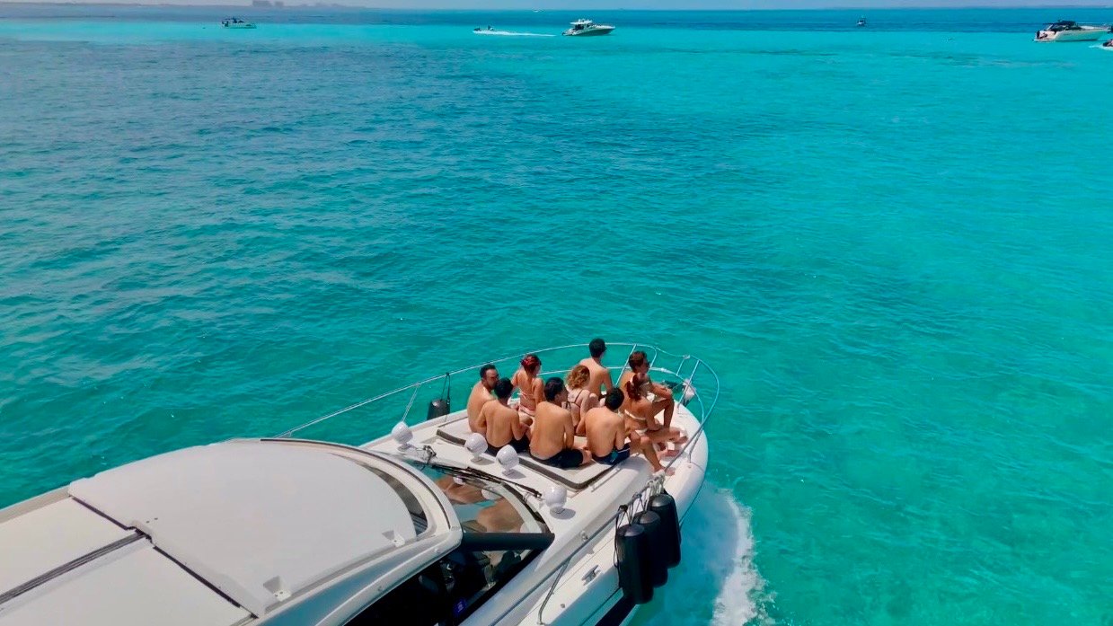 Renta de yates privados de lujo en Cancún